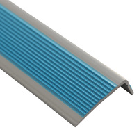 Bande de nez de marche en vinyle PVC moderne, bonne résistance à l'abrasion, plastique durable, nez de marche en PVC pour usage intérieur et extérieur