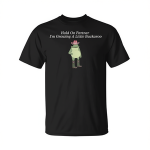 Camiseta con estampado digital de manga corta y cuello redondo para adultos, unisex, con la frase Hold On Partner I'm Growing A Little Buckaroo Frog, promocional - Product Image 2