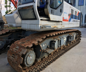 Grue sur chenilles Zoomlion QUY50 d'occasion, capacité 55 tonnes, marque chinoise, bon état, en stock, pompe de boîte de vitesses, vérin hydraulique Changjiang - Product Image 2