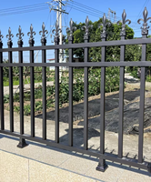 Clôture en acier noir de style européen avec embouts en fleur-de-lis, balustrade de sécurité ornementale thermolaquée pour villa, jardin
