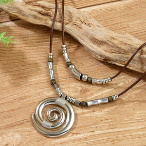 Vintage Spiral Vortex Kolye, Unisex El Dokuması Deri İp Kolye, Boho Çift Halka Metal Kolye Hediye - Product Image 1