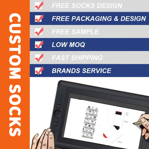 تغليف مخصص للجوارب الرياضية للرجال جوارب رياضية بيضاء وسوداء مع شعار العلامة التجارية - Product Image 5