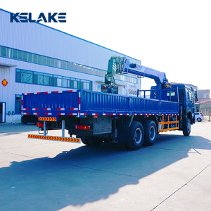 Camion grue HOWO 4x2 avec grue à flèche articulée hydraulique de 8 tonnes pour travaux de levage en construction - Product Image 3