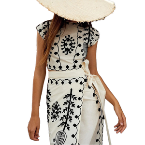 Ensemble deux pièces bohème pour femmes, haut court sans manches et jupe asymétrique avec broderie florale à la main, tenue printemps-été - Product Image 1