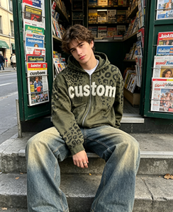Sweat à capuche zippé pour homme personnalisé, style vintage délavé à l'acide, imprimé léopard, coupe oversize, avec lettres appliquées effet usé, style streetwear - Product Image 2