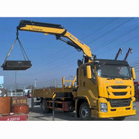 Grue télescopique montée sur camion de 5 tonnes, système de commande à distance sans fil, hauteur de levage maximale de 12,8 m et travaux de levage en construction