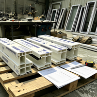 Profilé UPVC blanc co-extrudé avec joint d'étanchéité en caoutchouc, parfait pour améliorer l'étanchéité aux intempéries des fenêtres