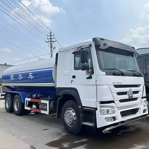 Camión rociador de 10 metros cúbicos hecho en China, camión rociador de accionamiento HOWO 4X2 - Product Image 1