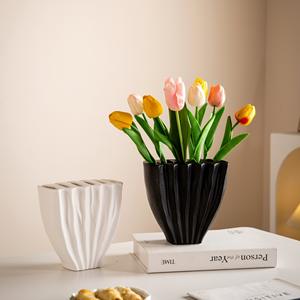 Jarrón de Cerámica Nórdica Esmaltada con Lantánido, Hecho a Mano, Diseño Minimalista Contemporáneo, Ecológico, para Agua - Product Image 2