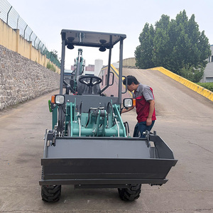 Mini-pelle compacte de 0,5 tonne à batterie pour les travaux de terrassement et de chargement à la maison, au jardin et à la ferme - Product Image 4