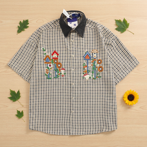 Chemise à carreaux vintage pour homme avec col en jean patchwork, broderie rétro, manches courtes, coupe carrée, surchemise ample à carreaux - Product Image 1