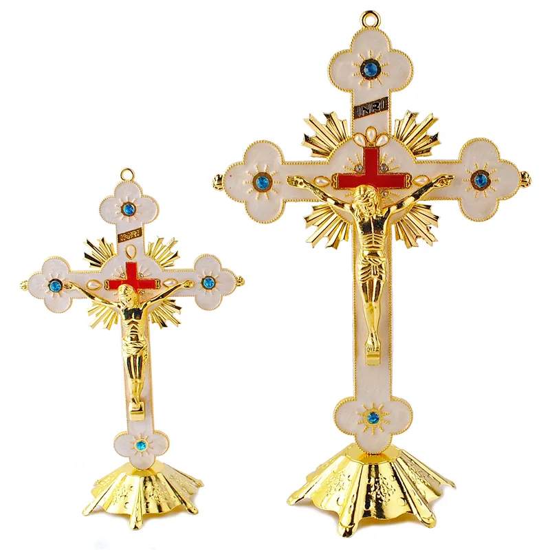 Türük toptan dini Metal el sanatları katolik İsa heykeli çapraz ayakta altın rengi haç kilise dekorasyon için
