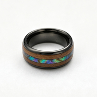 Bagues en tungstène gris anthracite tendance en gros avec incrustation de coquille d'ormeau et de bois de fût de whisky pour hommes et femmes, alliance de mariage et de promesse