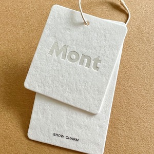 Étiquettes suspendues de luxe en papier coton texturé 700g, personnalisées en usine, écologiques et gaufrées pour sacs, chaussures et vêtements - Product Image 3