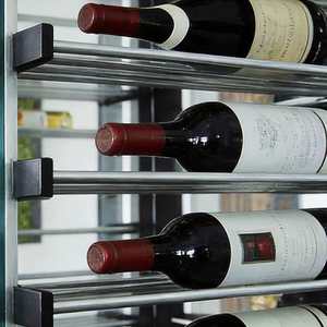 Torre de Vino Minimalista de Vidrio y Acero Inoxidable, Exhibidor de Vino con Control Climático para Hogares Modernos de Diseño Abierto - Product Image 3