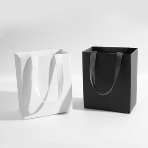 <span class=keywords><strong>GiGO</strong></span> Vente en gros de sacs en papier personnalisés imprimés avec tampon à chaud et logo de luxe pour cadeaux sacs en papier pour boutique de vente au détail avec votre propre logo - Product Image 2