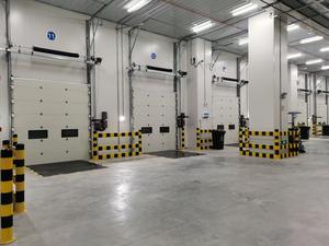 <span class=keywords><strong>Porte</strong></span> <span class=keywords><strong>de</strong></span> <span class=keywords><strong>garage</strong></span> <span class=keywords><strong>sectionnelle</strong></span> en acier à levage vertical automatique avec panneau isolé pour villa et entrepôt - Product Image 4