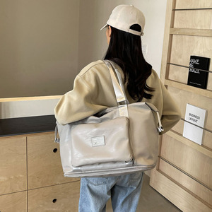 Sac de voyage de beauté en PU avec logo personnalisé, léger et portable, organiseur de soins de la peau pour les vacances, sac à chaussures de voyage anti-poussière - Product Image 3