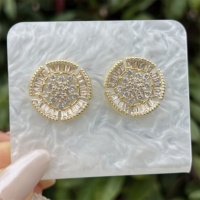 Boucles d'oreilles en forme de cœur en cuivre plaqué or 18 carats avec perle artificielle et fleur en zircon plein de diamants dans différents styles