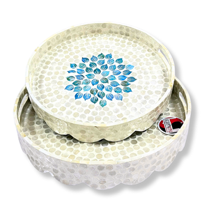 Plateau rond en MDF de luxe vintage et moderne motif floral pétale bleu avec incrustation de coquille de capiz blanc écologique - Product Image 1