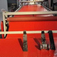Machine d'extrusion de rouleaux de moquette PVC à double vis, ligne de production de tapis de sol en PVC avec calandreuse, moteur central