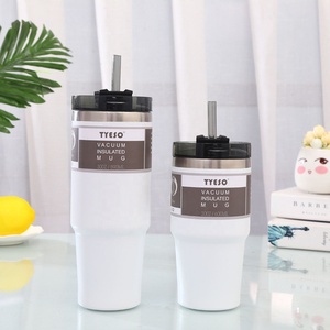 JZYZ bouteille d'eau créative irrégulière vente en gros Tube carré Fruit café <span class=keywords><strong>une</strong></span> <span class=keywords><strong>chope</strong></span> à bière avec un bracelet en verre épaissi - Product Image 4