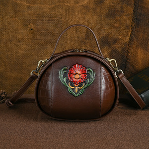 Sac Ando pour femme, sac rond vintage en cuir de vachette embossé à motif floral, avec poignée supérieure - Product Image 2