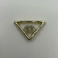 Ornamen Logam Kristal Korosi Huruf M Segitiga, Berbahan Paduan Logam Berlubang, Label Merek untuk Dekorasi DIY Gaun, Syal, dan Aksesoris Fashion