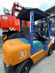 <b>Used</b> Komatsu FD30 Diesel 3 Tons Forklift 4WD Rough Terrain with Solid Tires and Hydraulic Mast - Product Image 2