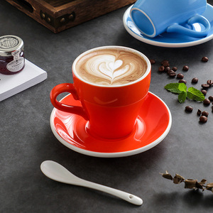 Vente en gros <span class=keywords><strong>de</strong></span> tasses à latte en céramique en forme <span class=keywords><strong>de</strong></span> tulipe <span class=keywords><strong>de</strong></span> 350 ml avec soucoupe, logo personnalisé, tasse à cappuccino en porcelaine pour les fournitures des baristas des cafés - Product Image 2
