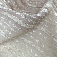 Vente en gros de tissu en mousseline de soie au crochet Tissu respirant en tulle brodé de fleurs coupées pour femmes Chemisier printemps-été