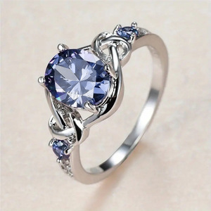 Anello con Design Ovale Viola e Fascia Intrecciata per Donne - Product Image 3