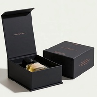 Boîte cadeau de luxe noire magnétique pour parfum, encre de soja biodégradable, réutilisable avec insert en éponge FSC pour emballage de flacon cosmétique