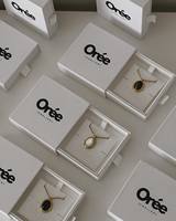 Vente en gros de boîte cadeau à tiroir à bijoux personnalisée de luxe boîte de présentation doublée d'éponge pour colliers bracelets boucles d'oreilles stratification mate