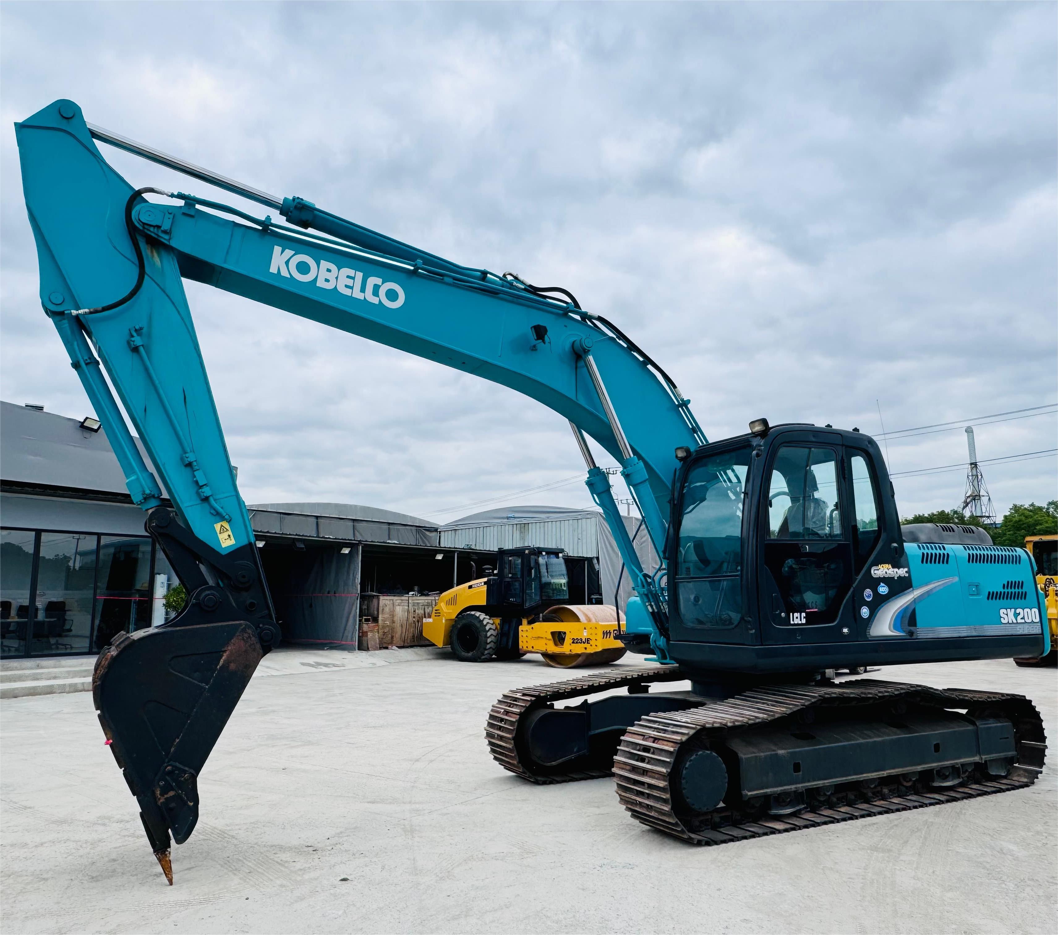 Kobelco SK200 - High Quality Japanese Excavators for Sale