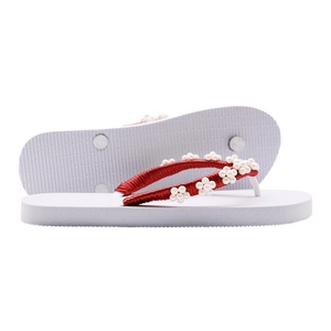 Sandales d'été pour femmes, douces, antidérapantes, en satin rouge, faites à la main, avec fleurs en perles, confortables, tongs de plage, OEM - Product Image 3