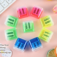 Taille-crayon manuel en plastique à double trou, design compact, marque Winkey, modèle 1152, cadeau idéal pour les élèves du primaire