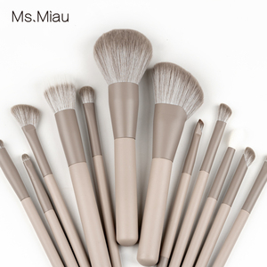 OEM <span class=keywords><strong>2025</strong></span> Phong Cách Mới Ánh Sáng Màu Xám Trang Điểm Bàn Chải Bộ 12 Pcs Nhãn Hiệu Riêng Tóc Trắng Ăn Chay Bàn Chải Cho Khuôn Mặt Sử Dụng - Product Image 6