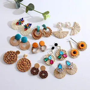 Artilady 2022 Fashionable Boho Straw Woven Drop Earrings Handmade Bamboo Wood Earrings For Women Jewelry Gift