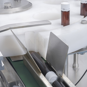 Machine de remplissage d'huiles essentielles et de parfums pour flacons en verre de 20 ml et 100 ml, avec pulvérisation, bouchage et sertissage, format poche - Product Image 5