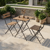Ensemble bistrot moderne pliable 3 pièces avec structure en fer durable et plateau de table aspect bois pour table et chaises de salle à manger extérieure dans la cour