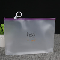 Vente en gros de sacs de rangement pour le maquillage en plastique PVC givré anneau fermeture éclair créatif personnalisé logo impression mode sacs à cosmétiques étuis