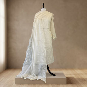 Colección de tres piezas de tela banarasi premium con elegante tejido para la parte superior, la parte inferior y la dupatta, ideal para celebraciones. - Product Image 3