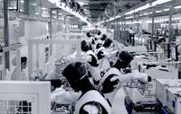 Robot humanoïde industriel embarqué en IA AgiBots Genie G2 G2 Max, monté sur roues, avec bras de contrôle de force de haute précision