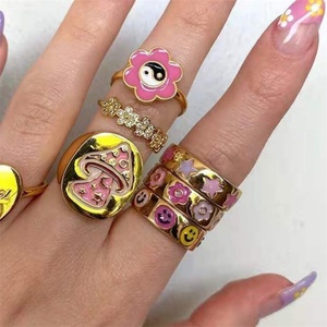 Anillo Grueso Personalizado de Acero Inoxidable con Baño de Oro de 18k, Esmalte Morado y Rosa, Diseño de Flor, Estrella y Corazón, Anillos Coloridos - Product Image 1