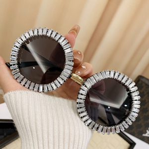 Rhinestone <b>Round</b> <b>Frame</b> <b>Sunglasses</b> UV400 Metal <b>Frame</b> Women's Party Street Style - Product Image 3