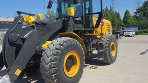 Chargeuse sur pneus ZL50GN 5 tonnes 3,0 m³ avec lame à neige, lame bouteur et grappin à herbe pour l'agriculture municipale et l'aménagement paysager - Product Image 4