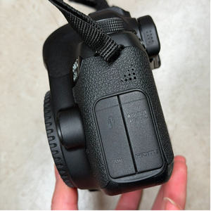 Appareil photo reflex numérique plein format <span class=keywords><strong>Canon</strong></span> EOS <span class=keywords><strong>6D</strong></span> d'occasion, design léger pour les voyages, la photographie de mariage et de portrait - Product Image 6