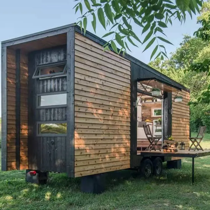 Remorque mobile en acier, matériau en acier, avec un petit conteneur sur roues, camion de voyage