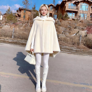 Mantella di <span class=keywords><strong>Visone</strong></span> Lussuosa Prodotta Artigianalmente, Elegante Cappotto in Vera <span class=keywords><strong>Pelliccia</strong></span> con Spalle Scoperte, Texture Morbida, <span class=keywords><strong>Pelliccia</strong></span> di <span class=keywords><strong>Visone</strong></span> Naturale - Product Image 2